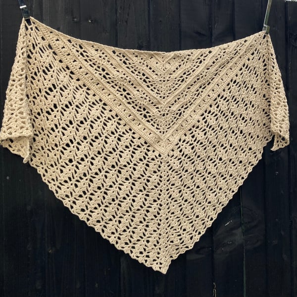 Feminine Lace Triangle Wrap Shawl Scarf in Soft Beige Vegan Yarn 