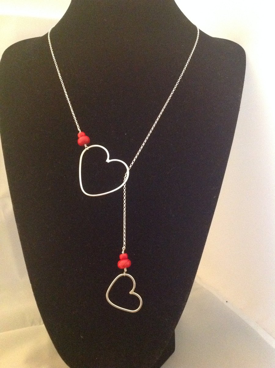 Red hearts lariat necklace