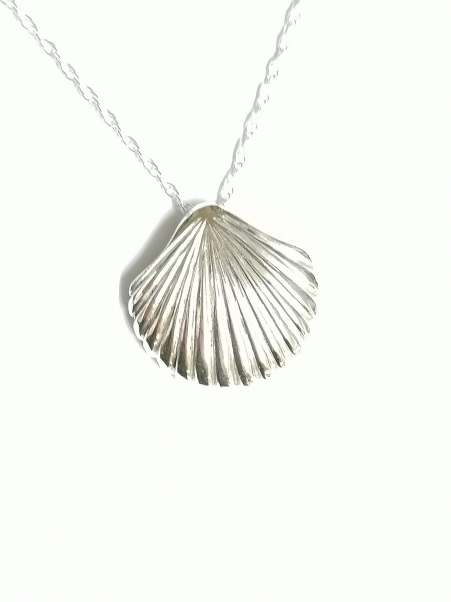 Sea shell pendant made from Silver