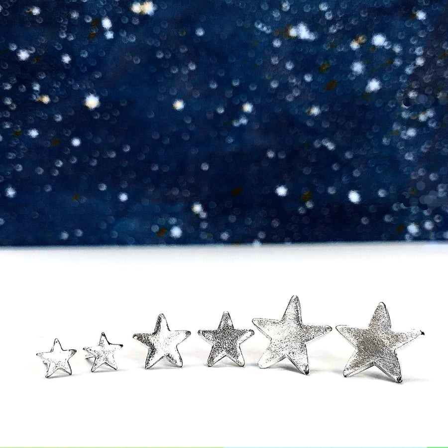 TWINKLE TWINKLE - ear studs - MEDIUM - Silver star studs - gifts for girls!