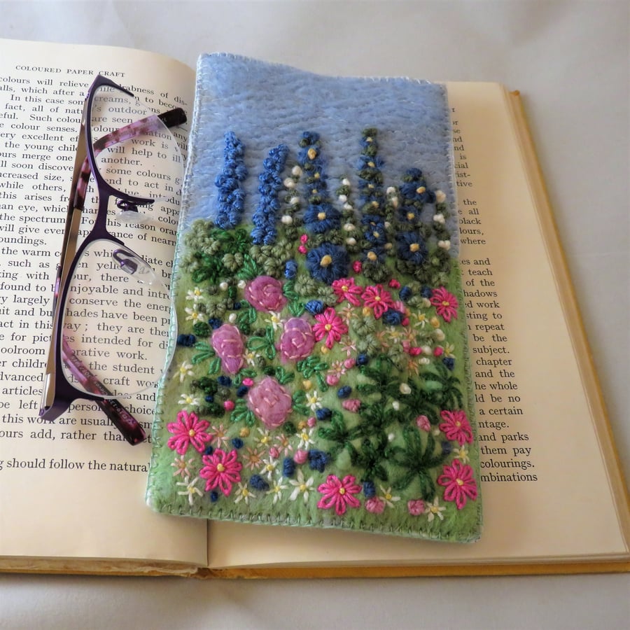 Garden embroiderd and felted glasses case