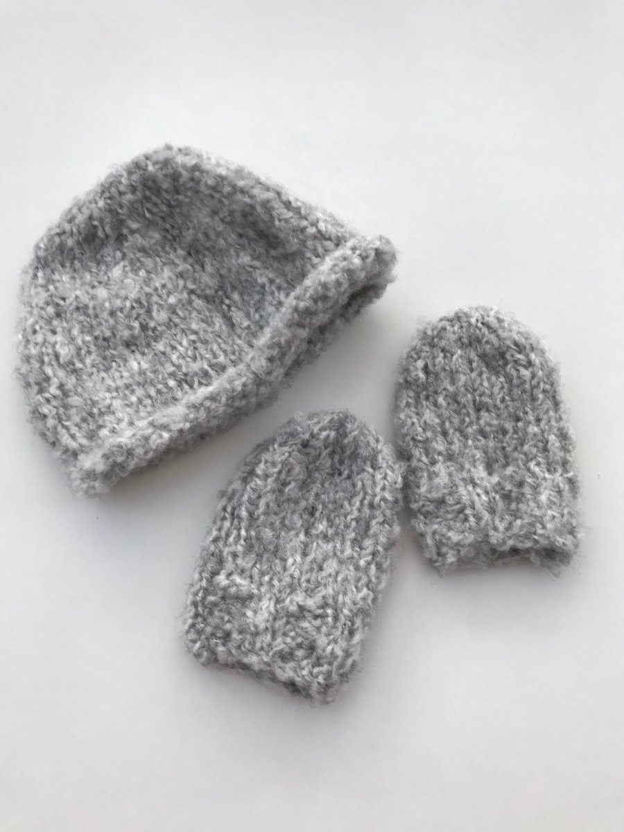 Hand knitted baby beanie hat and mittens