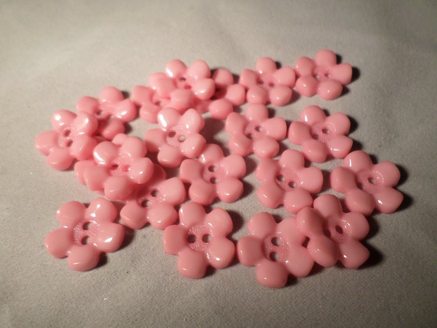 20 x 2-Hole Acrylic Buttons - 15mm - Flower - Pale Pink 