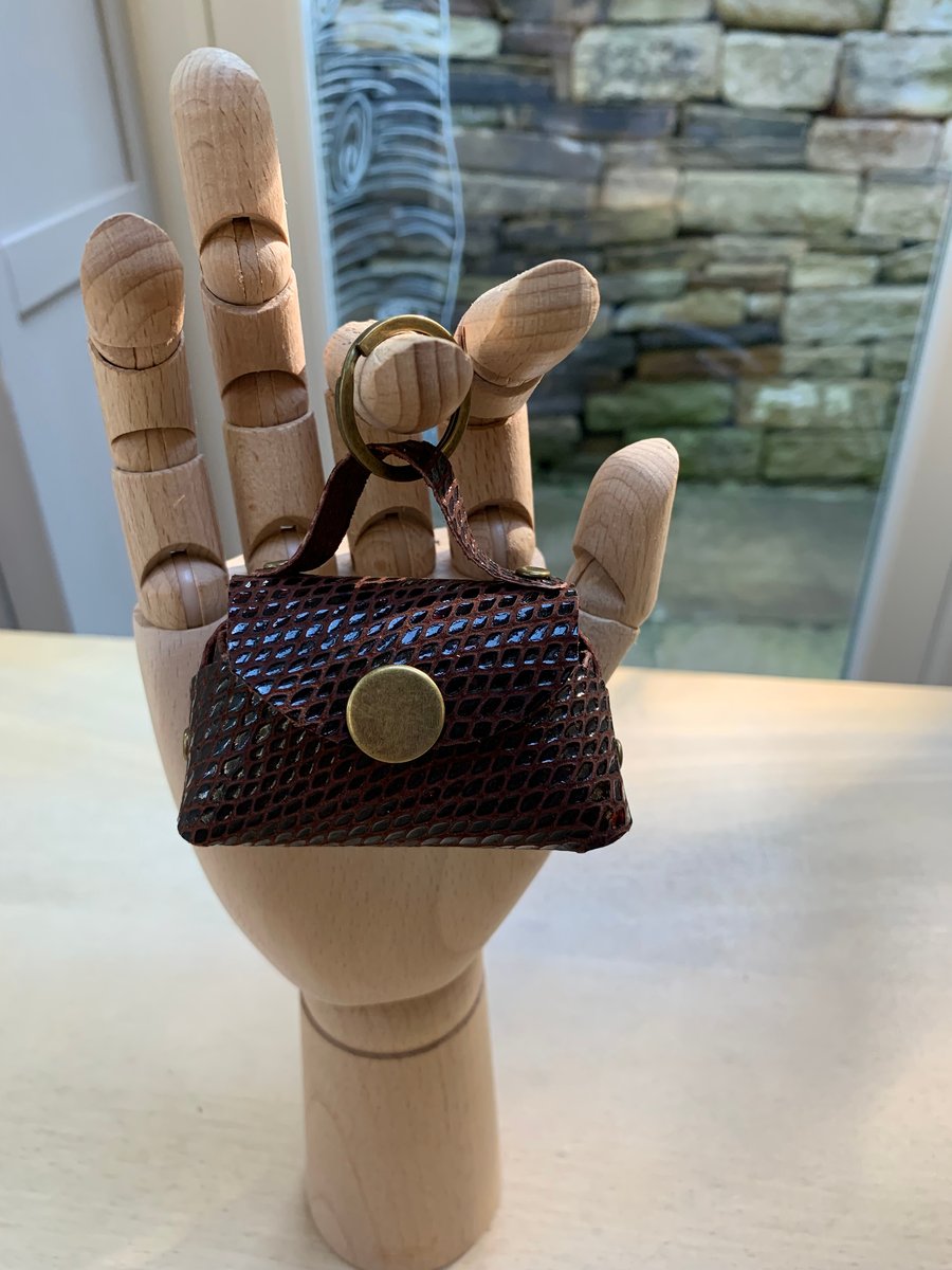 Handmade brown leather keyring for earbuds or in-ear wired headphones 