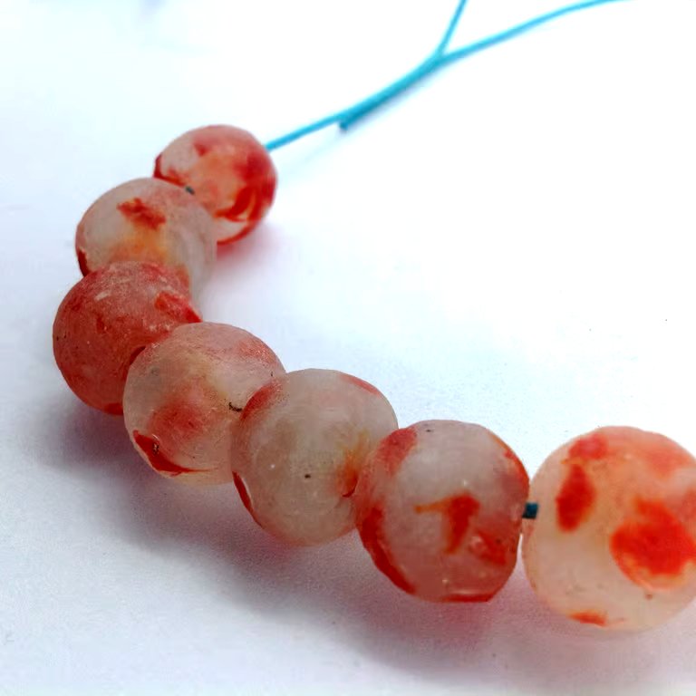 10 African round beads of recycled glass 13 - 15 mm, clear mottled with red