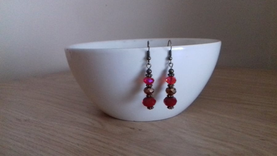 RED AND ANTIQUE BRONZE EARRINGS.