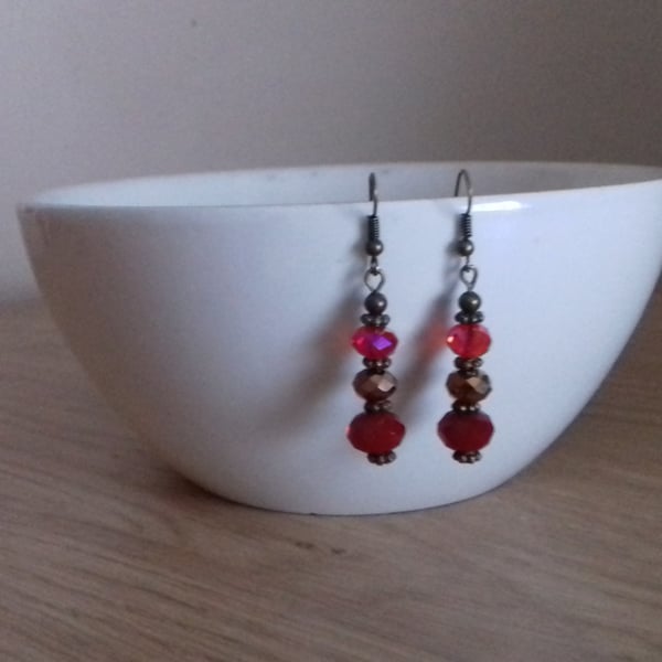 RED AND ANTIQUE BRONZE EARRINGS.