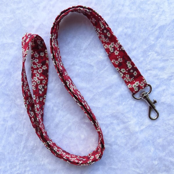 Liberty Lawn lanyard.  With swivel lobster clip. 19.2 inches in length. 