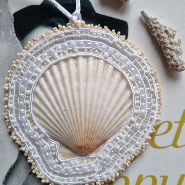 Whispering Shell – Cream & White Amulet with Beads and Soutache