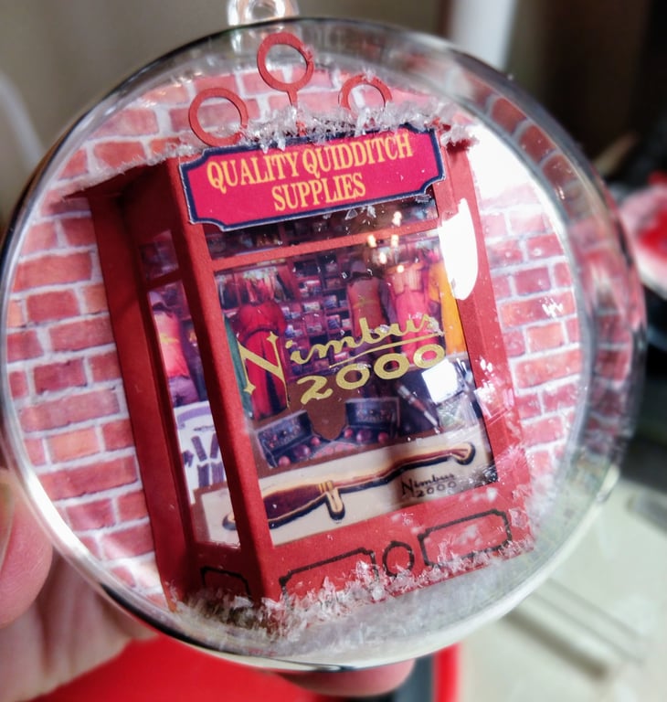Quidditch supplies shop - bauble decoration