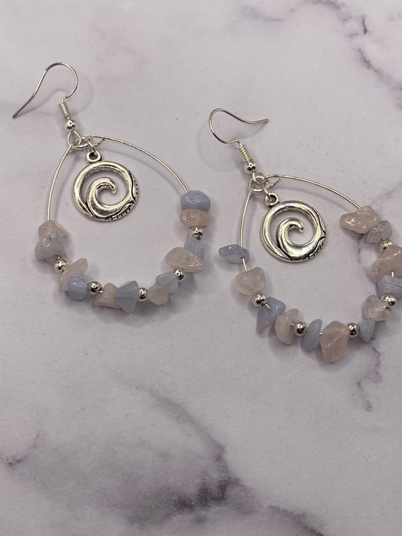 Wire teardrop earrings with chips of blue lace agate and rose quartz 