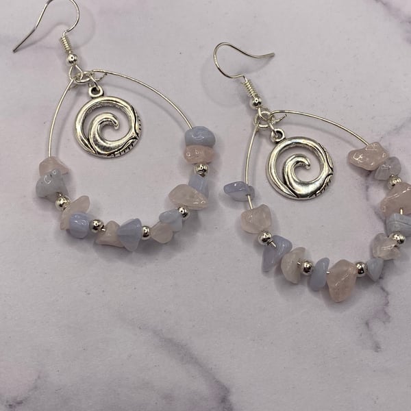 Wire teardrop earrings with chips of blue lace agate and rose quartz 
