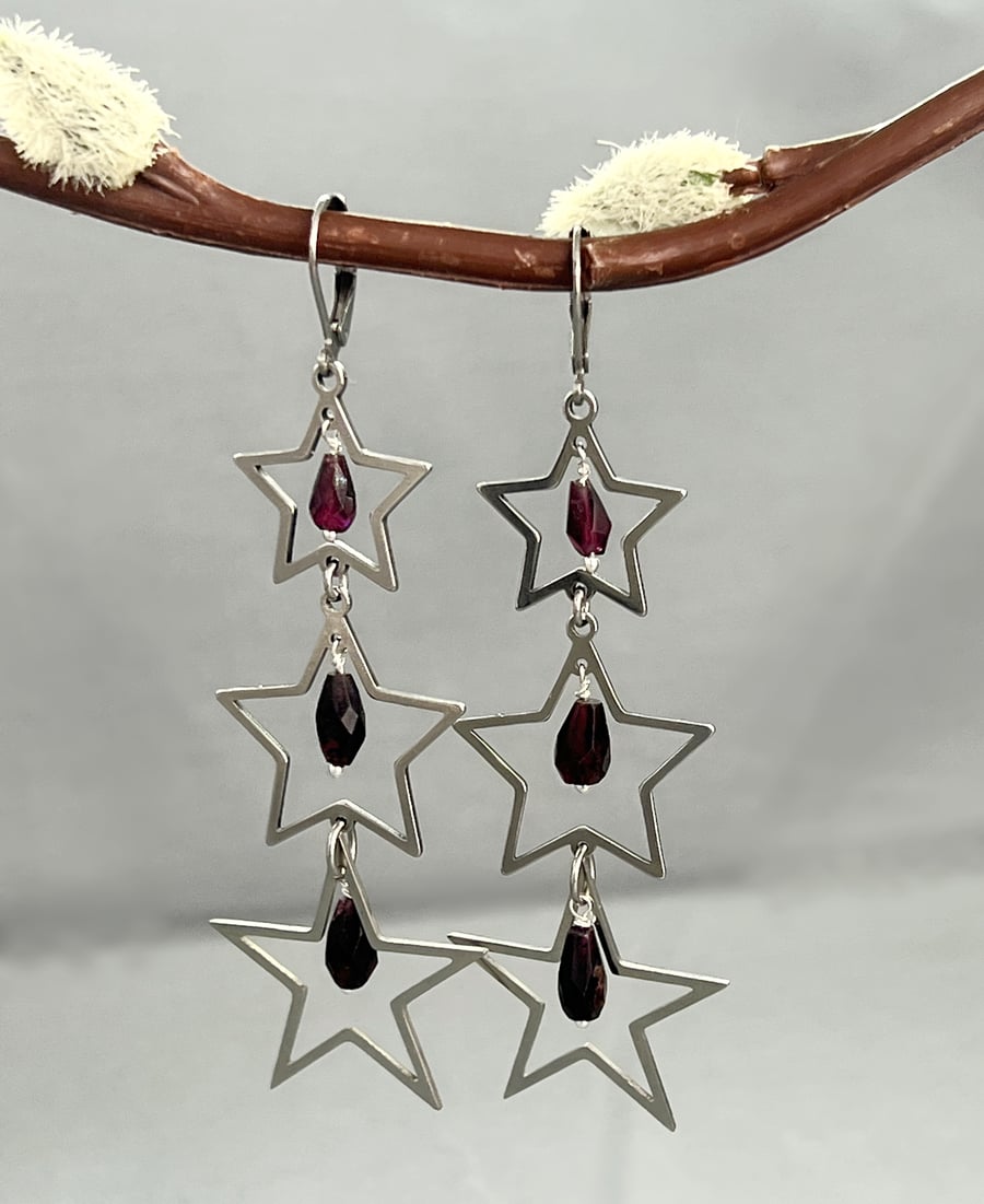 Graduated Star Lever Back Earrings With Garnet Stainless Steel