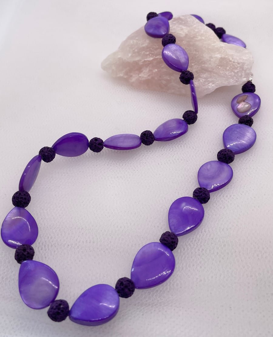 Puff Purple Teardrop Shell Bead Necklace 