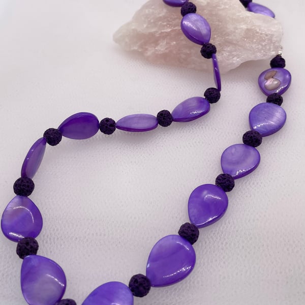 Puff Purple Teardrop Shell Bead Necklace 