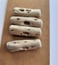 Set of four driftwood toggle buttons with single hole - Image 1