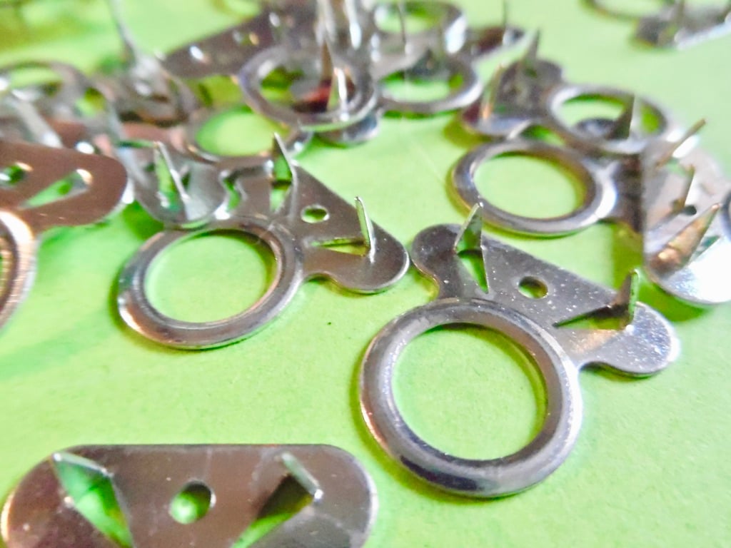 20 x  Self Fixing Lightweight Picture Hanging Fasteners  No nails