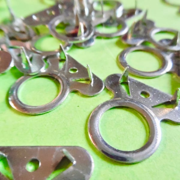 20 x  Self Fixing Lightweight Picture Hanging Fasteners  No nails