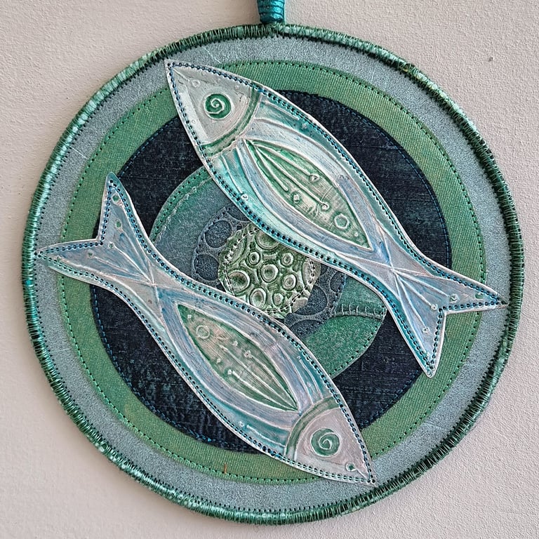 FSMM073 - Metal Fish Mandala Wall Hanging-16.5cm diameter-Turquoise-Silver-Green