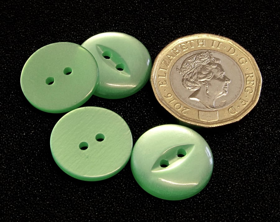 Vintage Buttons: Kelly Green ‘Eye’ design 2x holes, 4x 17mm
