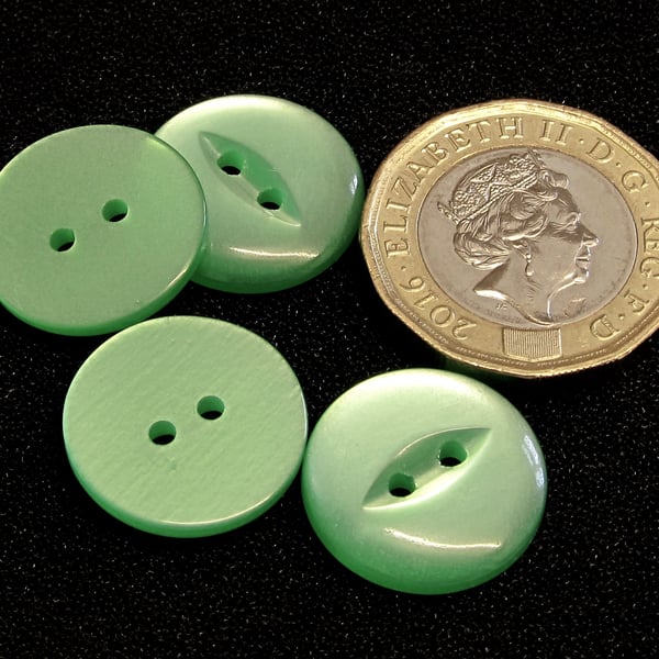 Vintage Buttons: Kelly Green ‘Eye’ design 2x holes, 4x 17mm