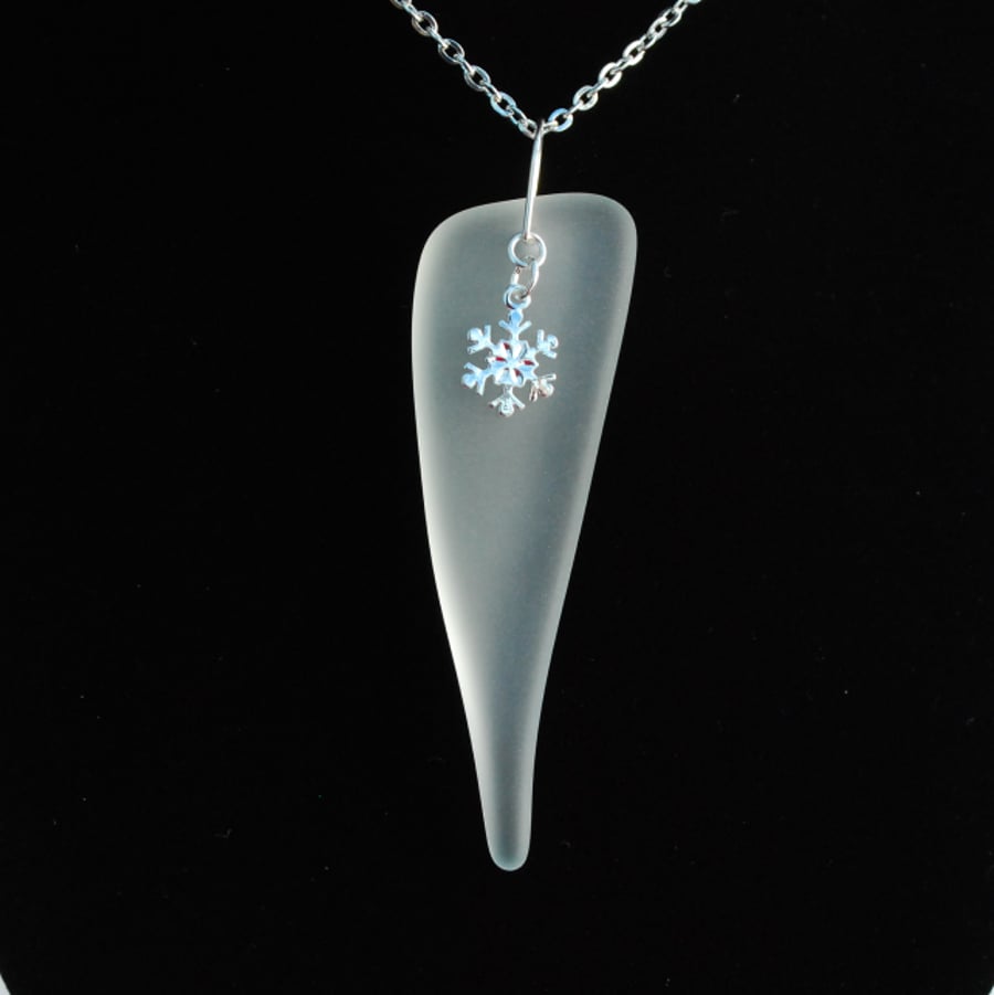Large icicle pendent with snowflake
