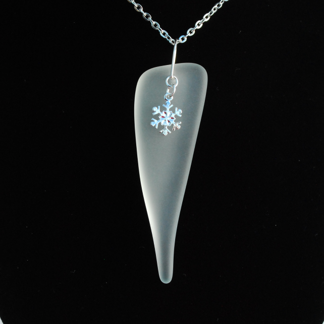 Large icicle pendent with snowflake