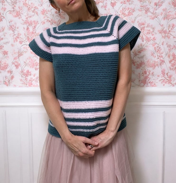 Teal Blush Crochet Top size M-L 65cm pit to pit 