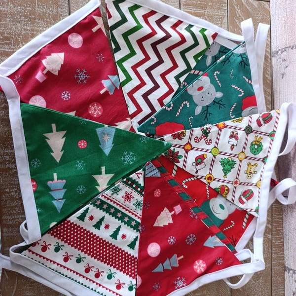 Charming Christmas bunting 