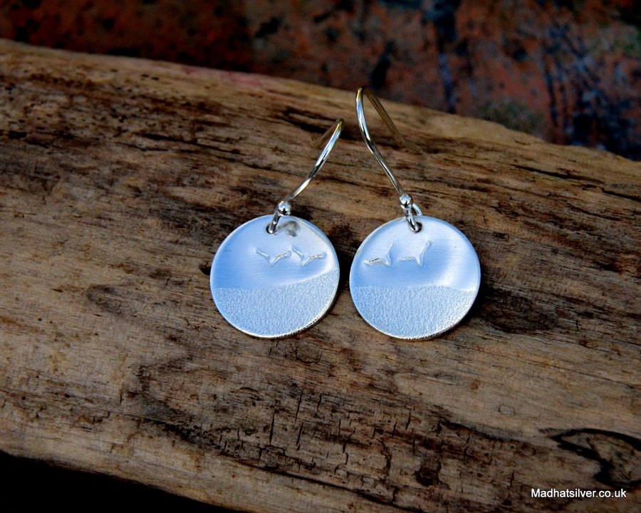 Silver beach themed earrings with seagulls