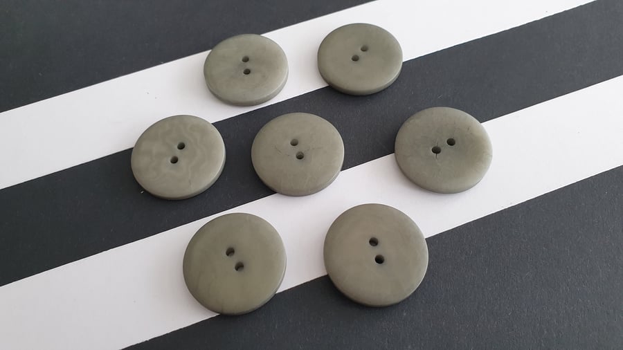 1" 25mm 40L Real Corozo Nut buttons Green Grey mix x 5