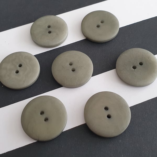 1" 25mm 40L Real Corozo Nut buttons Green Grey mix x 5