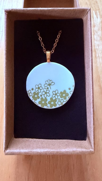 Upcycled bone china necklace green daisy 1960s 1970s retro