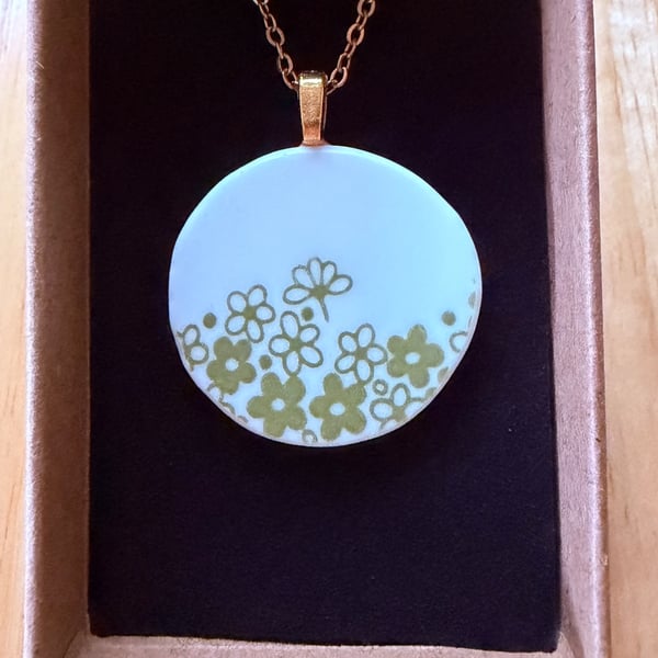 Upcycled bone china necklace green daisy 1960s 1970s retro