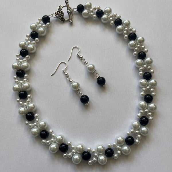 white and black pearl bead necklace set 16" tbar fastening womens earrings glass