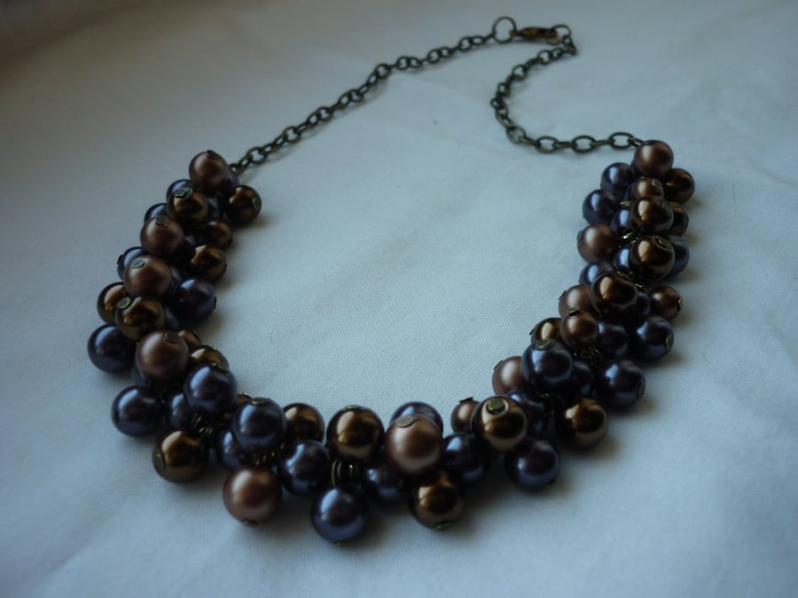 EGGPLANT, COFFE AND BRONZE CLUSTER NECKLACE.  623