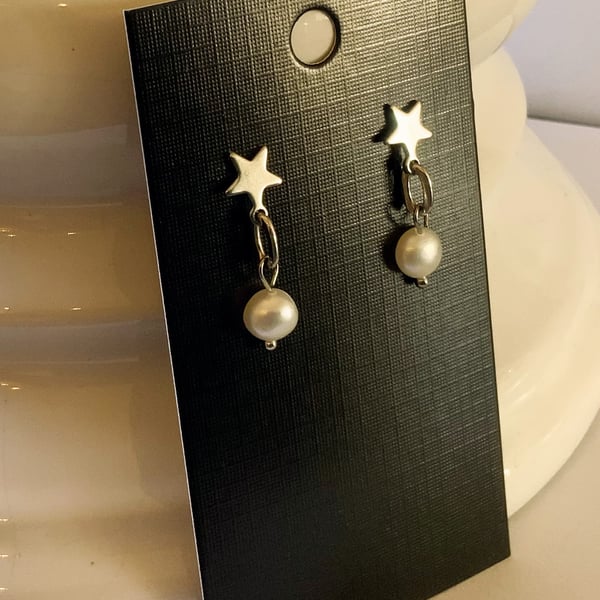 Star & Pearl Earrings.