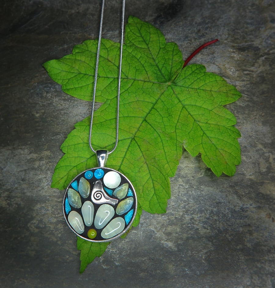 Daisy Bird -  Glowing Mosaic Pendant