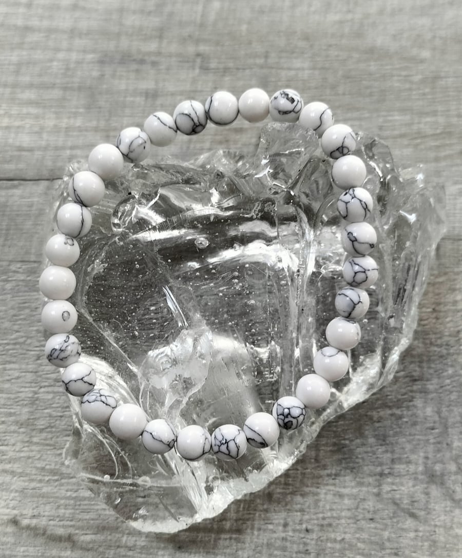 White turquoise elasticated bracelet