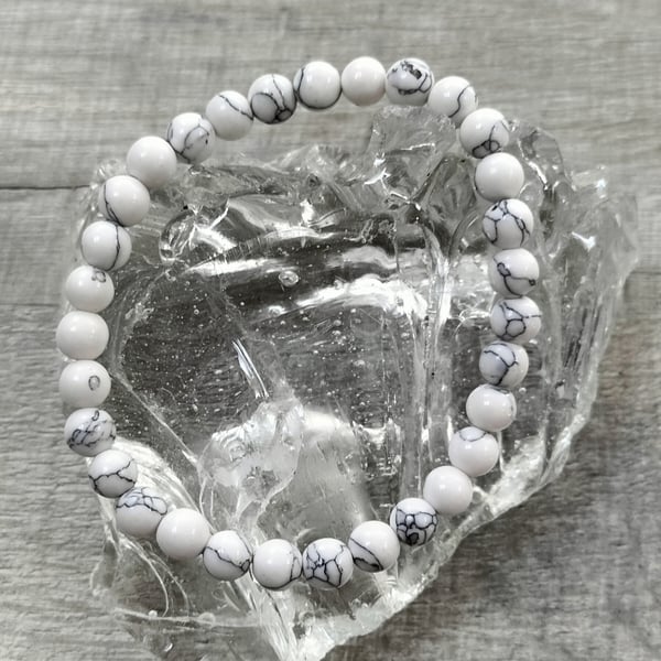 White turquoise elasticated bracelet