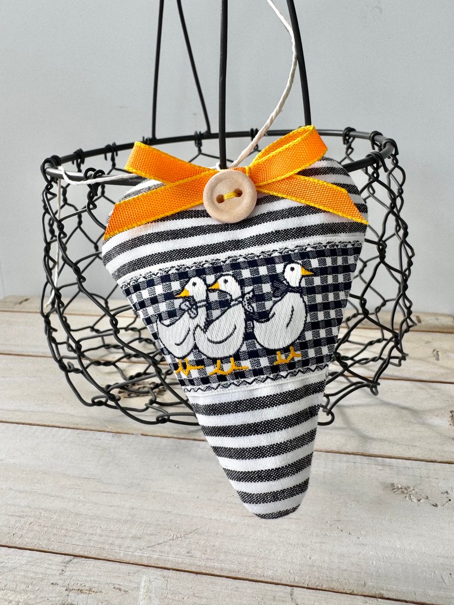 SALE - DUCKLINGS HEART - checks and stripes