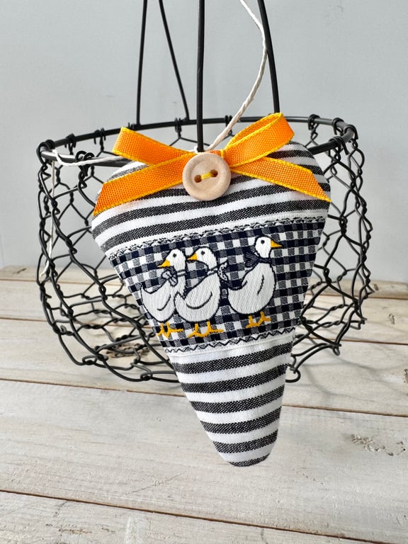 SALE 2026 - DUCKLINGS HEART - checks and stripes