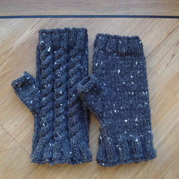 Black Chunky Fingerless Gloves For A Medium To Large Hand (R877)