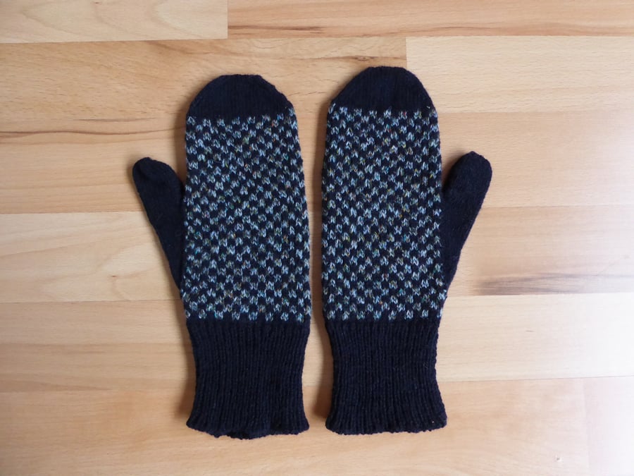 Wool Mittens Machine Knit in Pure Wool with Square Pattern. Ladies  Mittens