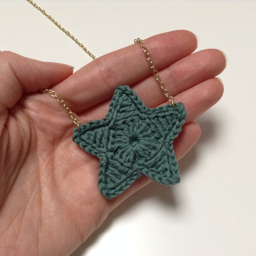 Bright Star Crochet Necklace- Pine