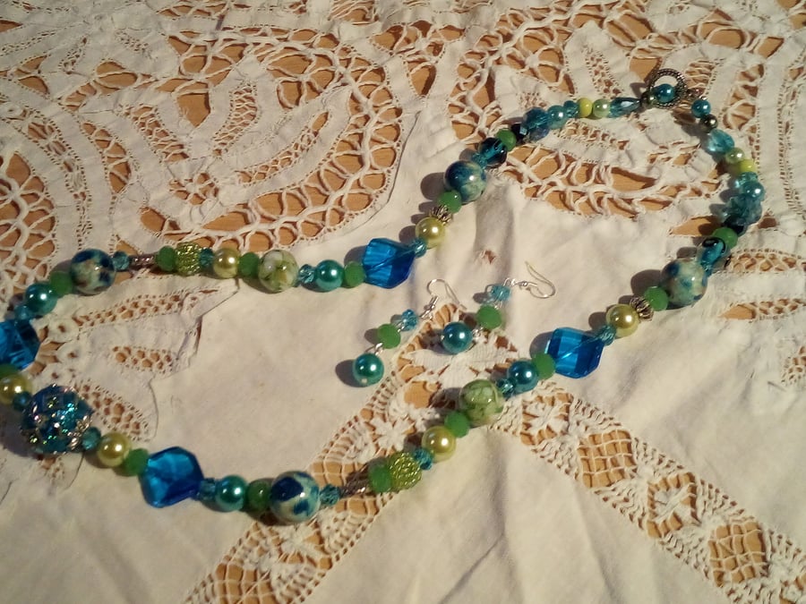 Sublime necklace with mixed green and turquoise glass clay and resin beads