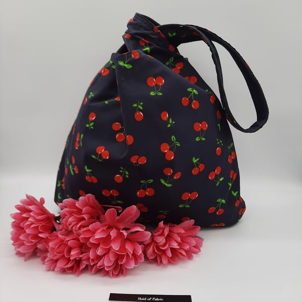 Knot bag,  medium shoulder bag, reversible in blue denim and cherry. 
