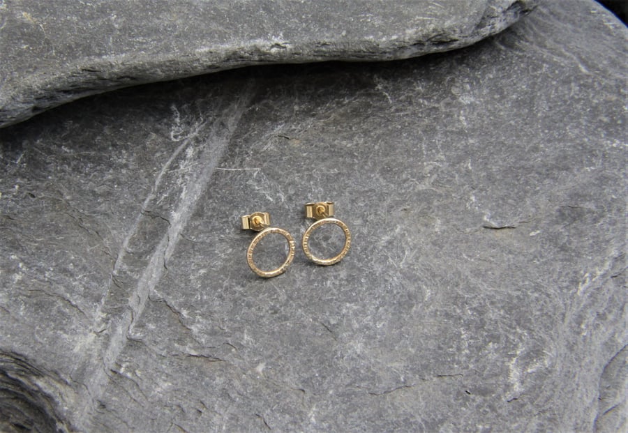 Hammered Circle 9ct Gold Front Facing Open Hoop Stud Earrings 