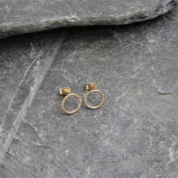 Hammered Circle 9ct Gold Front Facing Open Hoop Stud Earrings 