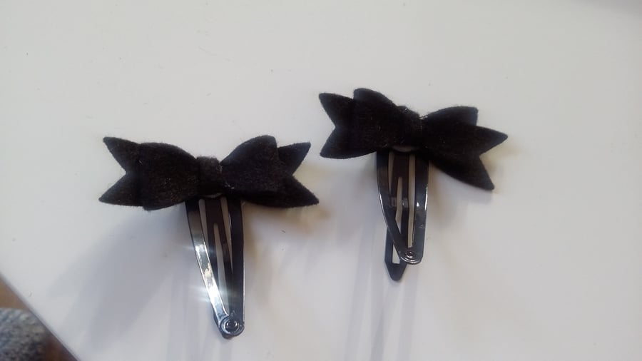 Black bow pop hair clip